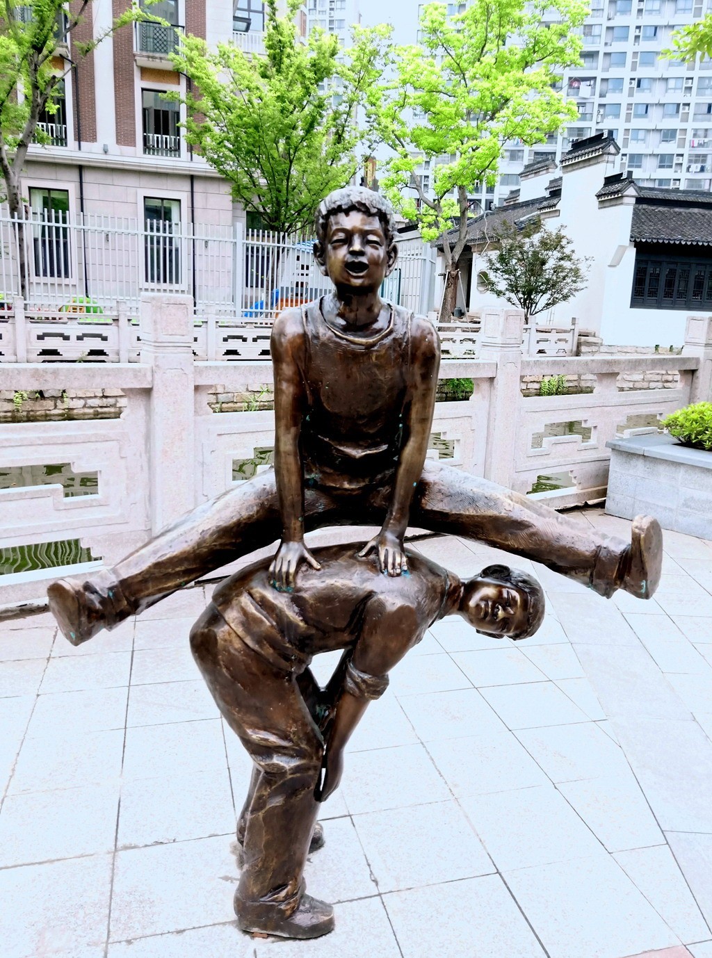 上海市嘉定西云楼商业街景