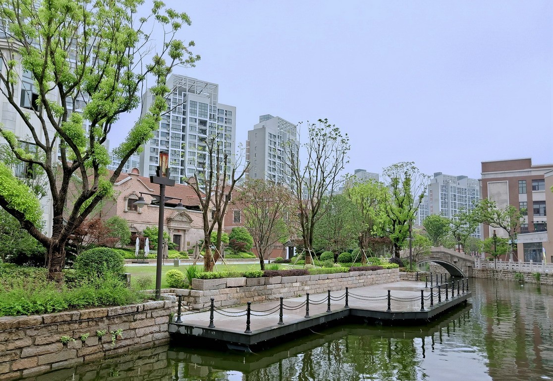 上海市嘉定西云楼商业街景