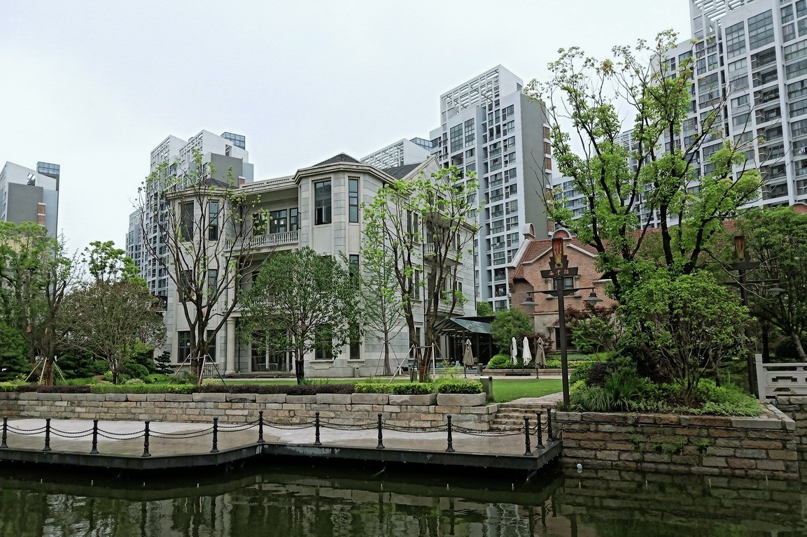 上海市嘉定西云楼商业街景