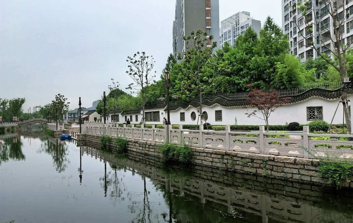 上海市嘉定西云楼商业街景
