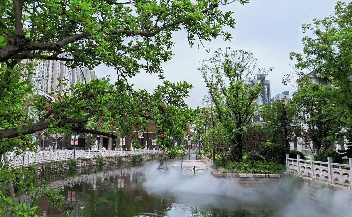 上海市嘉定西云楼商业街景