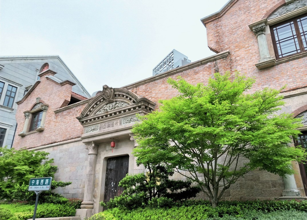 上海市嘉定西云楼商业街景