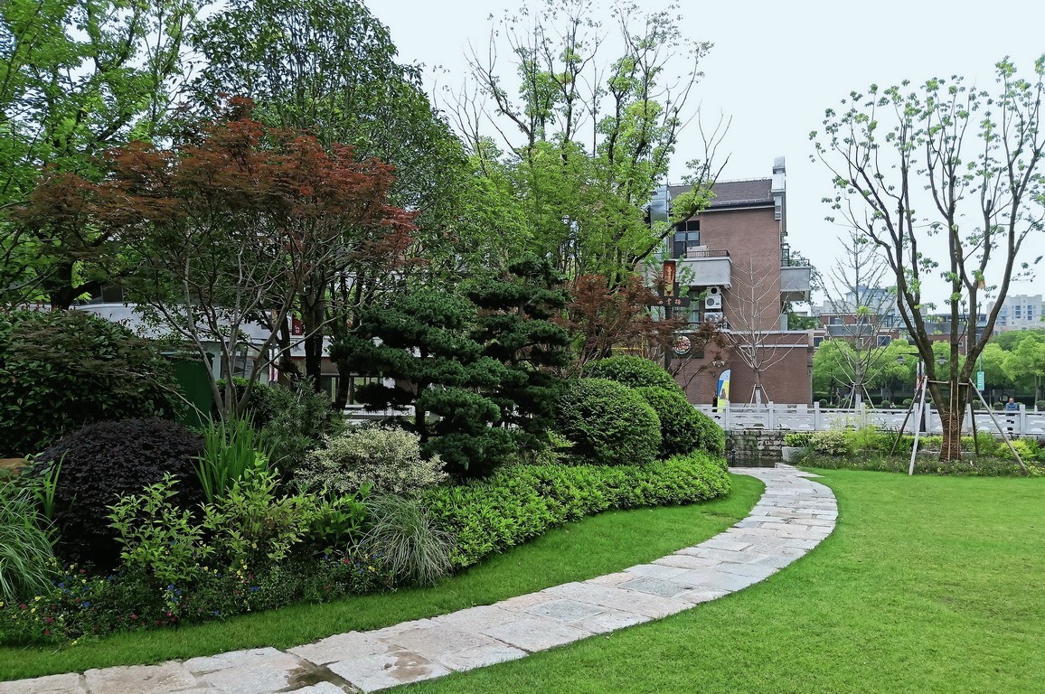 上海市嘉定西云楼商业街景