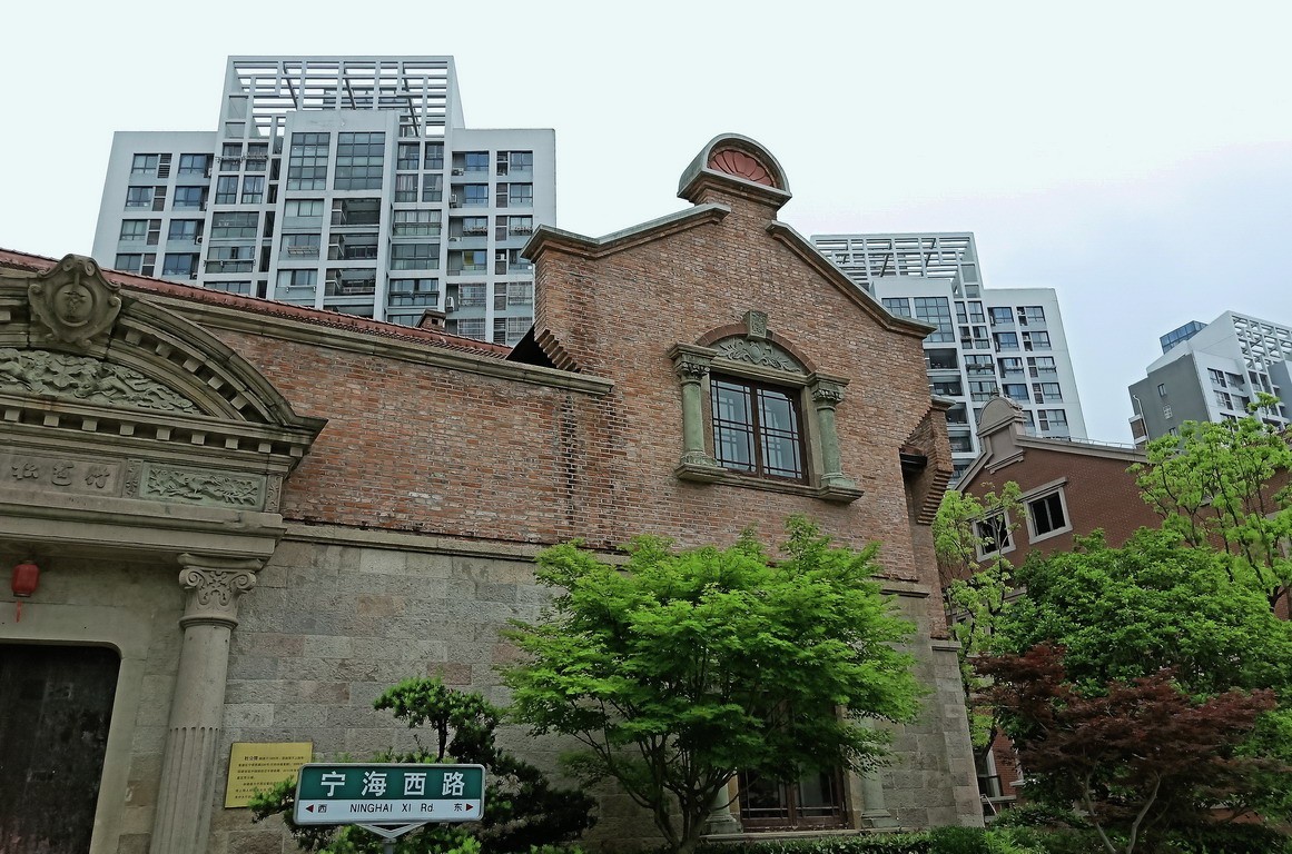 上海市嘉定西云楼商业街景