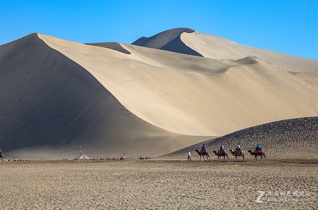 鸣沙山与月牙泉