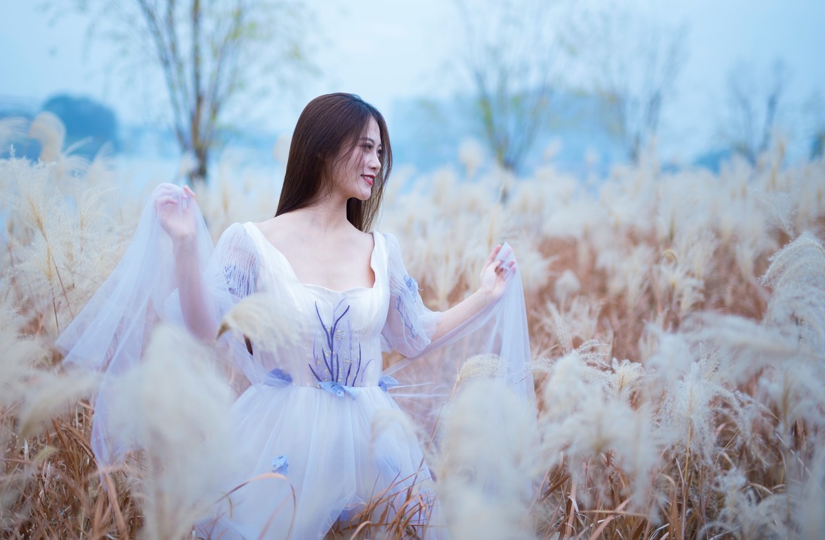 明眸照暖冬，皓齿生明媚