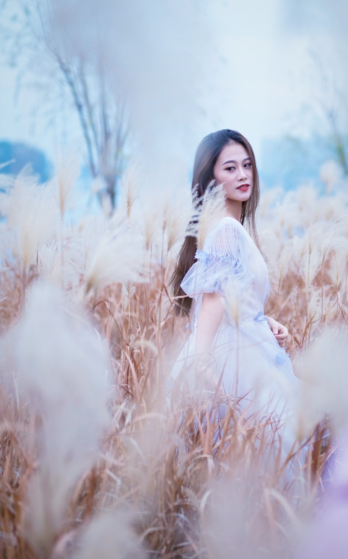 明眸照暖冬，皓齿生明媚