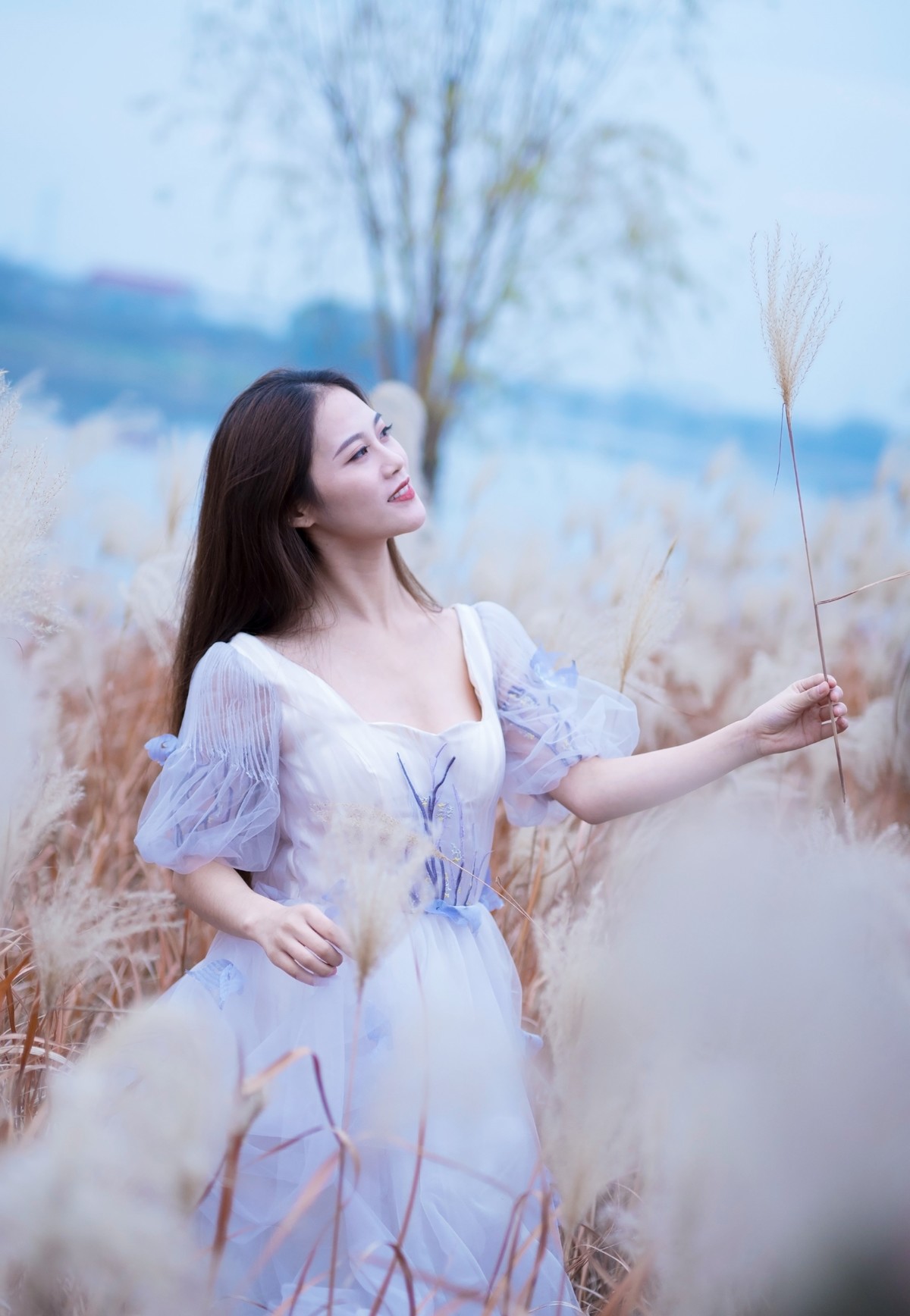 明眸照暖冬，皓齿生明媚