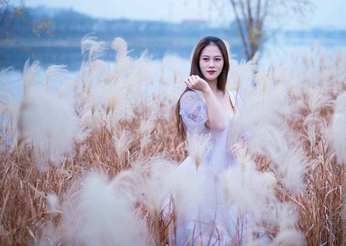 明眸照暖冬，皓齿生明媚