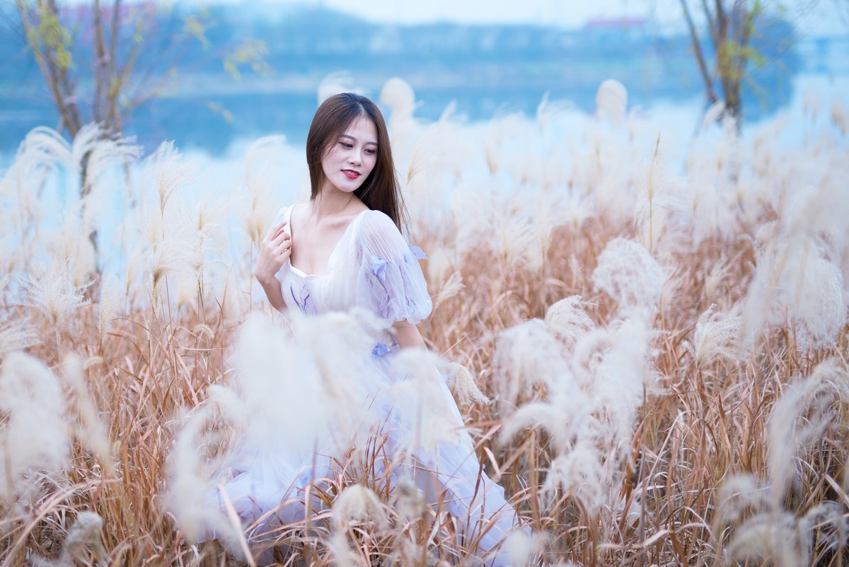 明眸照暖冬，皓齿生明媚