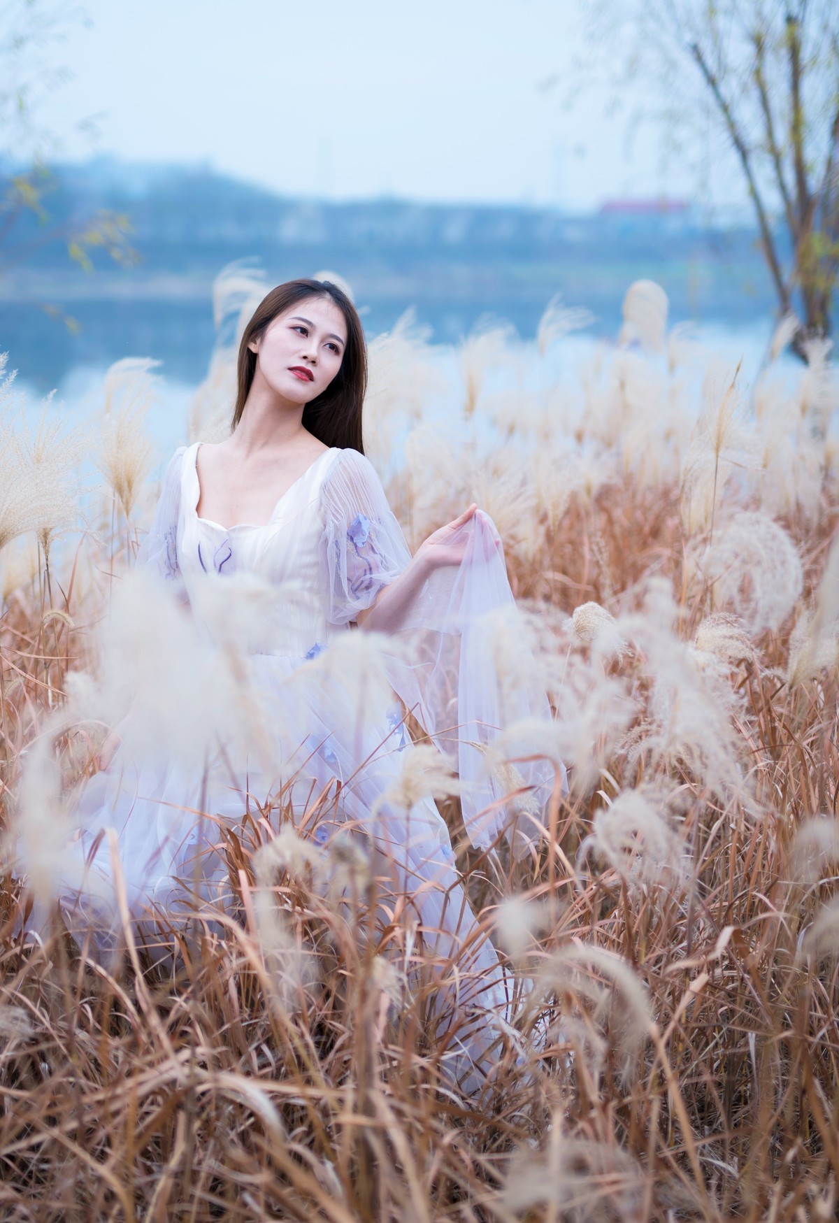 明眸照暖冬，皓齿生明媚