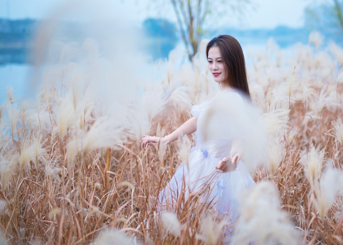 明眸照暖冬，皓齿生明媚