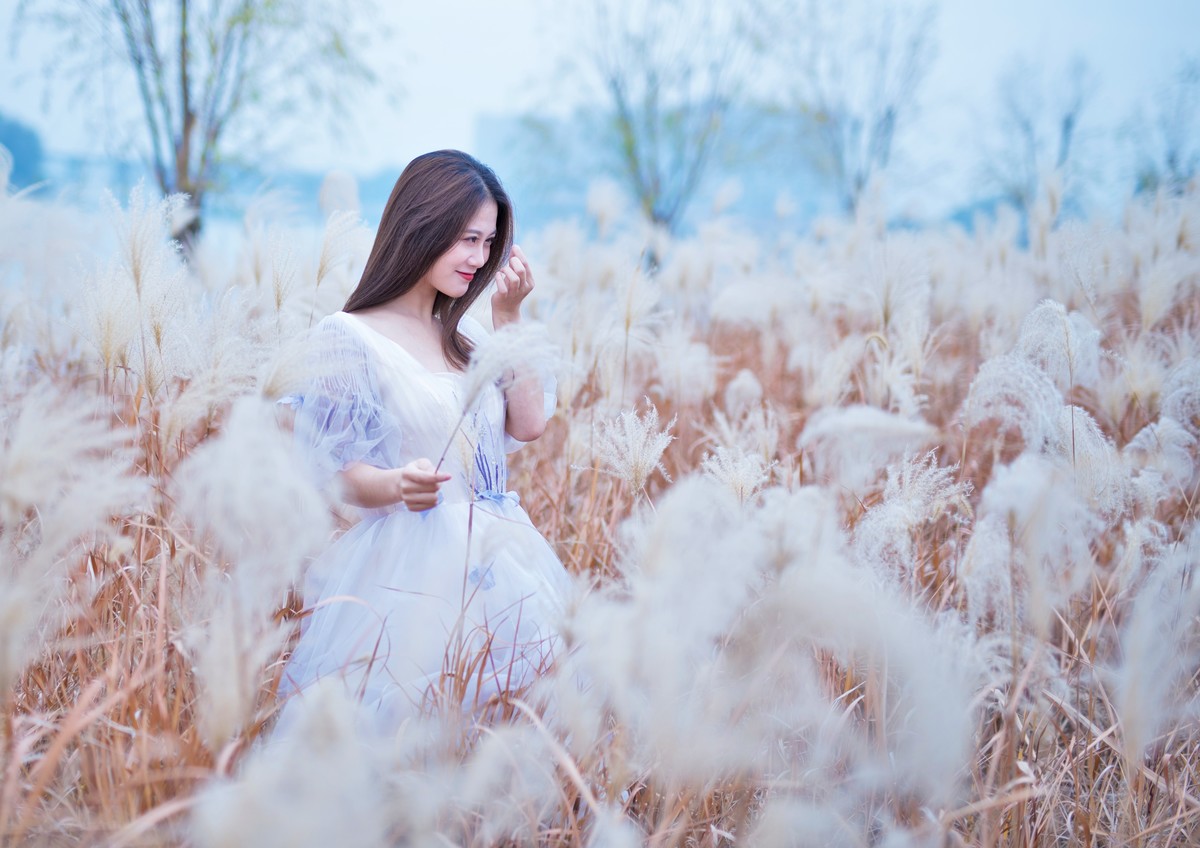 明眸照暖冬，皓齿生明媚