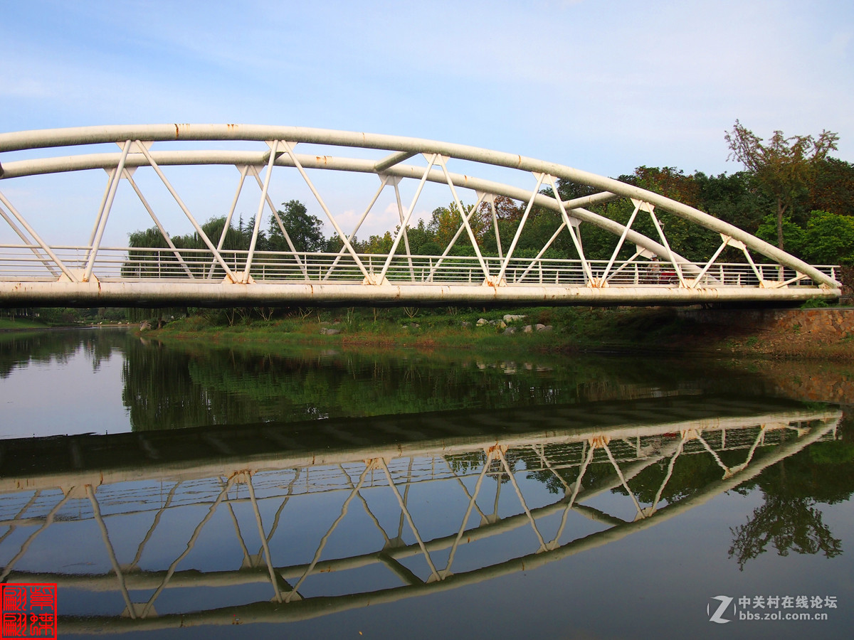 公园人行小桥别致