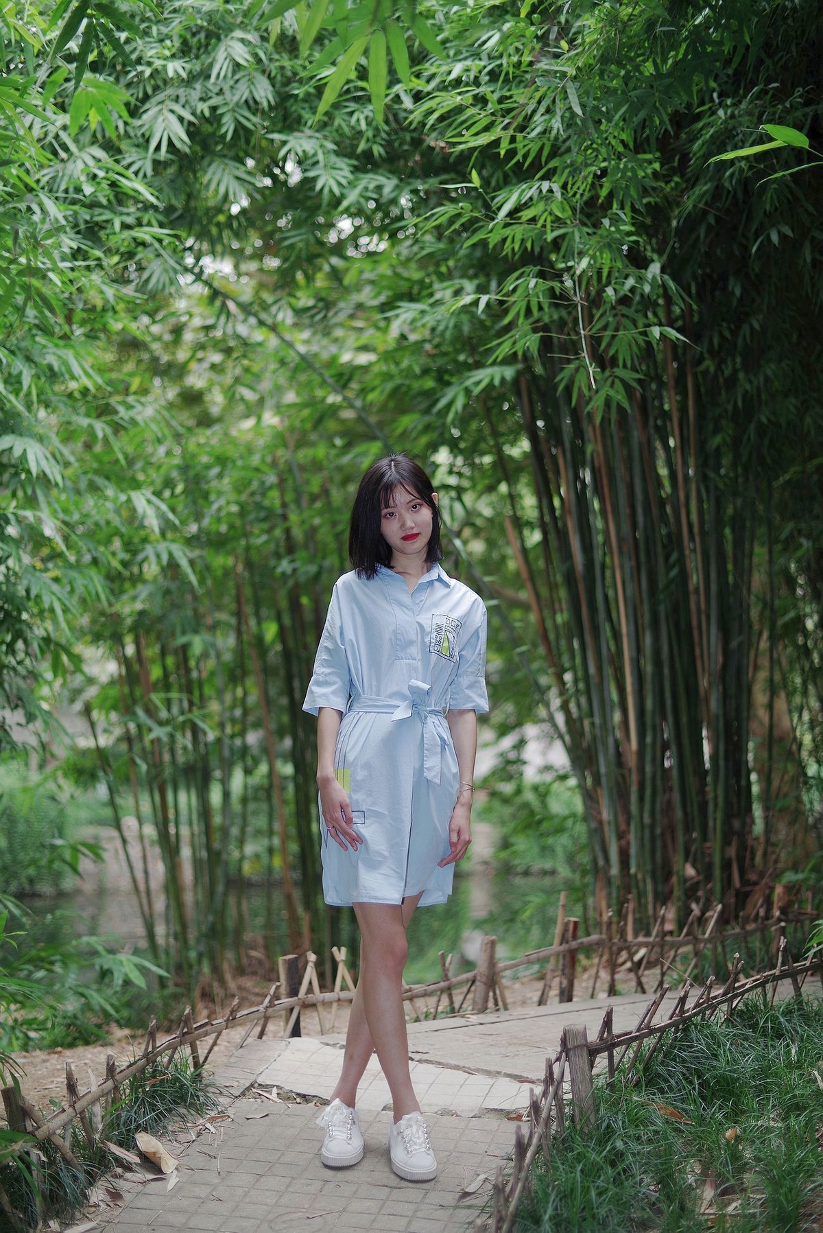 环境人像外拍中山公园清新女孩