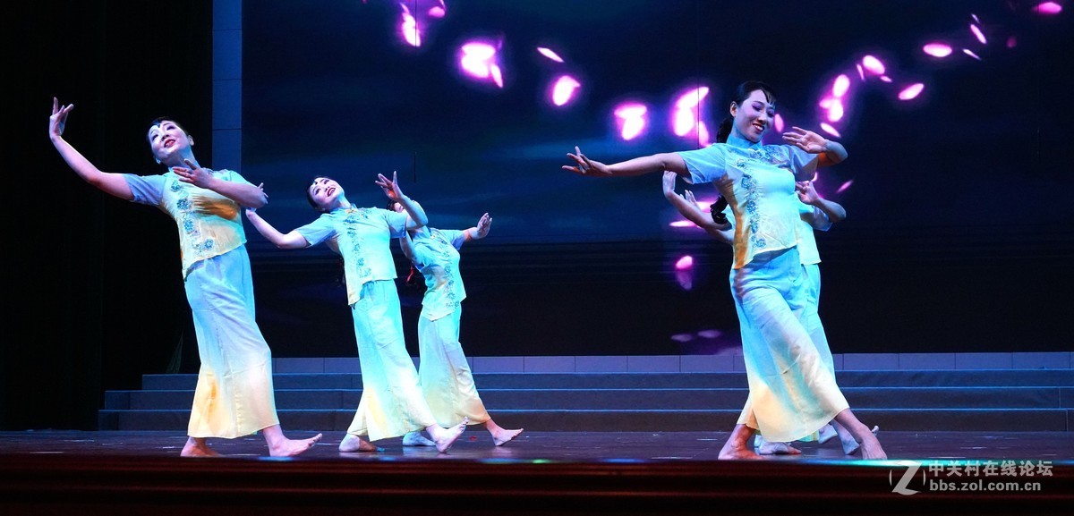 舞蹈一一细雨屋前