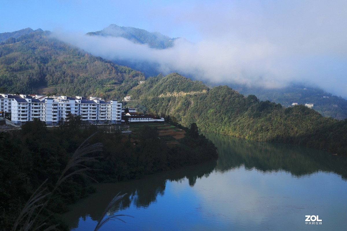 去岚皋县城路上拍风光