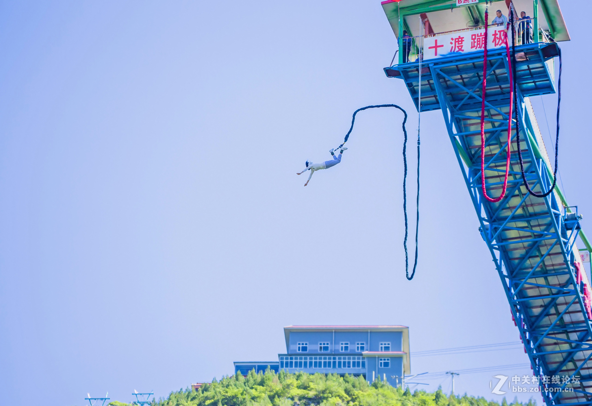 北京十渡拍蹦极