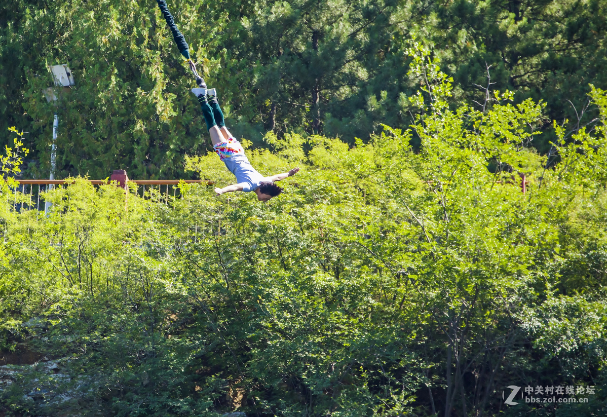 北京十渡拍蹦极