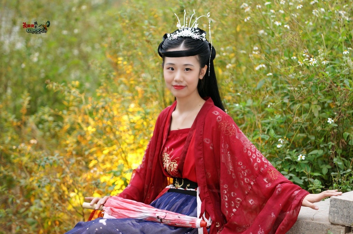 古装红衣美女小庄