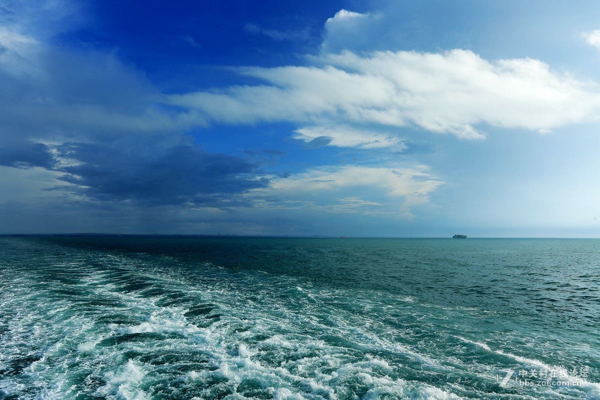 清晨的琼州海峡