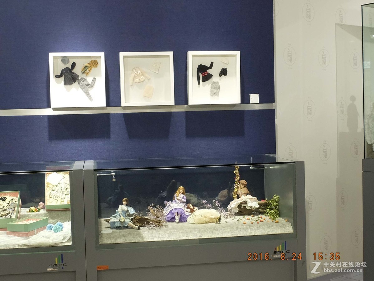 《偶遇》1——摄于上海市群众艺术馆（形似逼真的娃偶）