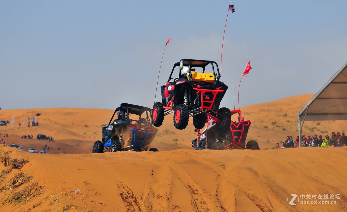 内蒙沙漠越野车比赛图片