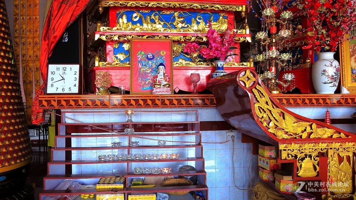 法门寺庙金尊佛像