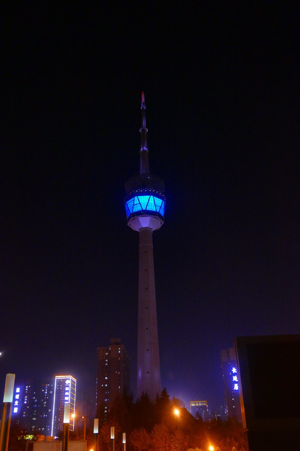 发几个续航测试，自动对焦测试和几张西安夜景