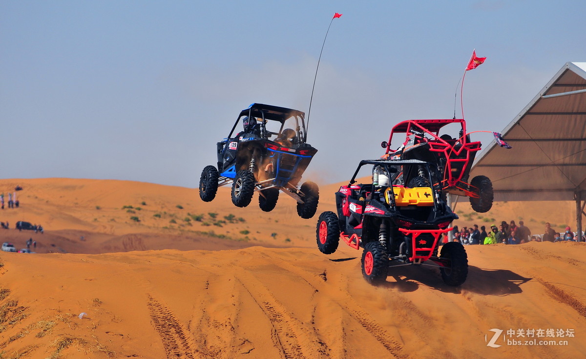 内蒙沙漠越野车比赛图片