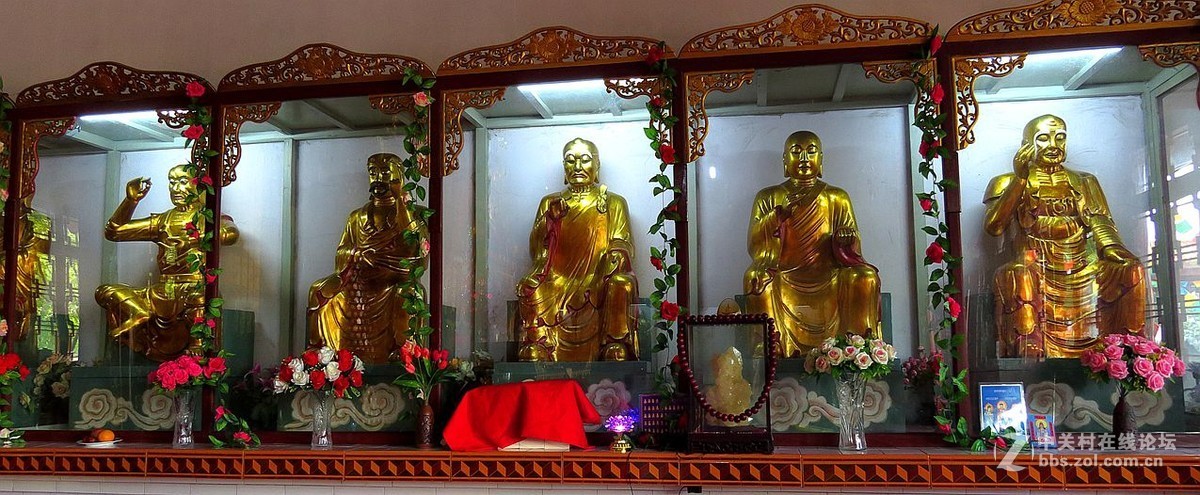 法门寺庙金尊佛像