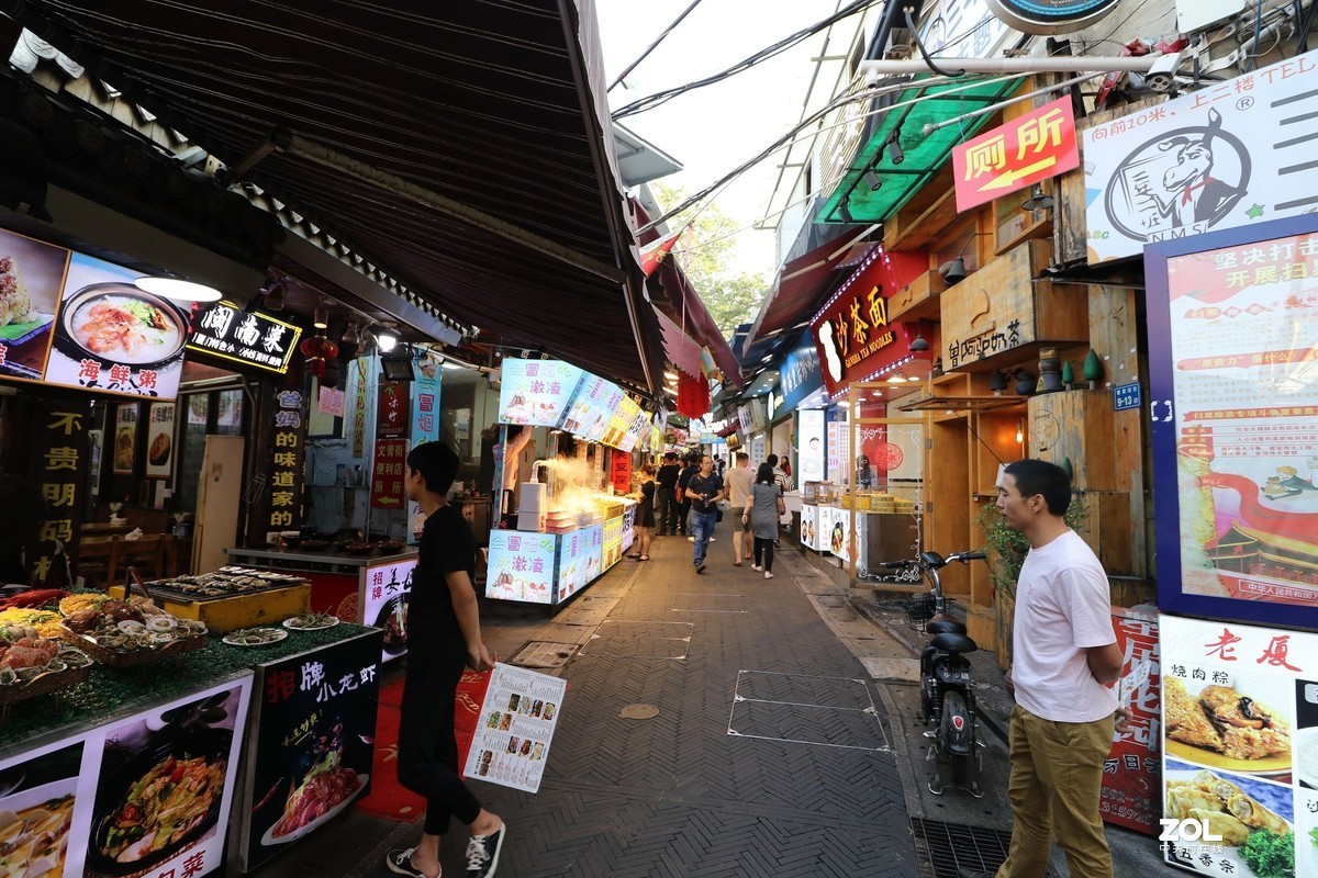 曾厝垵小吃街掠影
