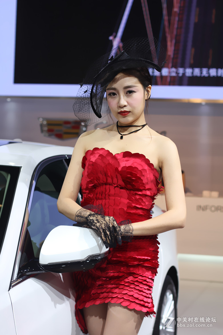 潍坊2017车展美女如云。本人水平有限请海涵。最后一组上片完毕。