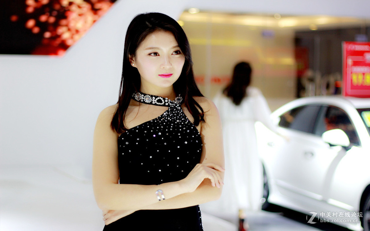 潍坊2017车展美女如云。本人水平有限请海涵。最后一组上片完毕。