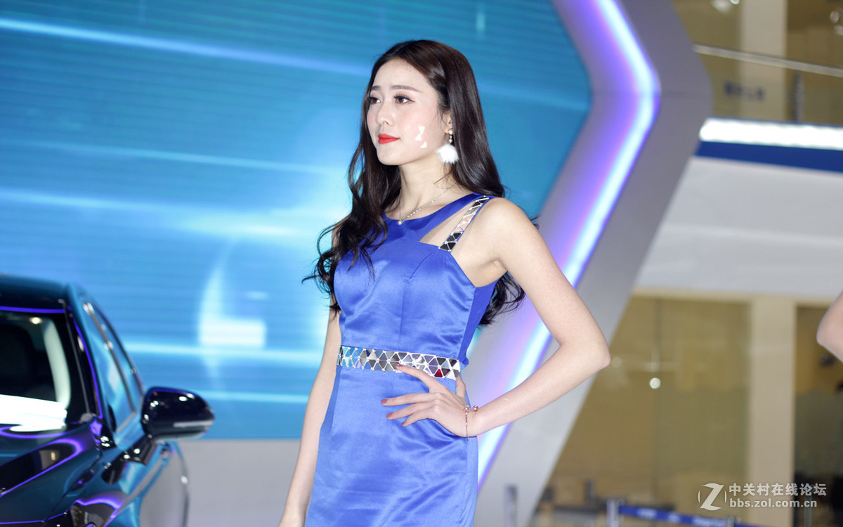 潍坊2017车展美女如云。本人水平有限请海涵。最后一组上片完毕。