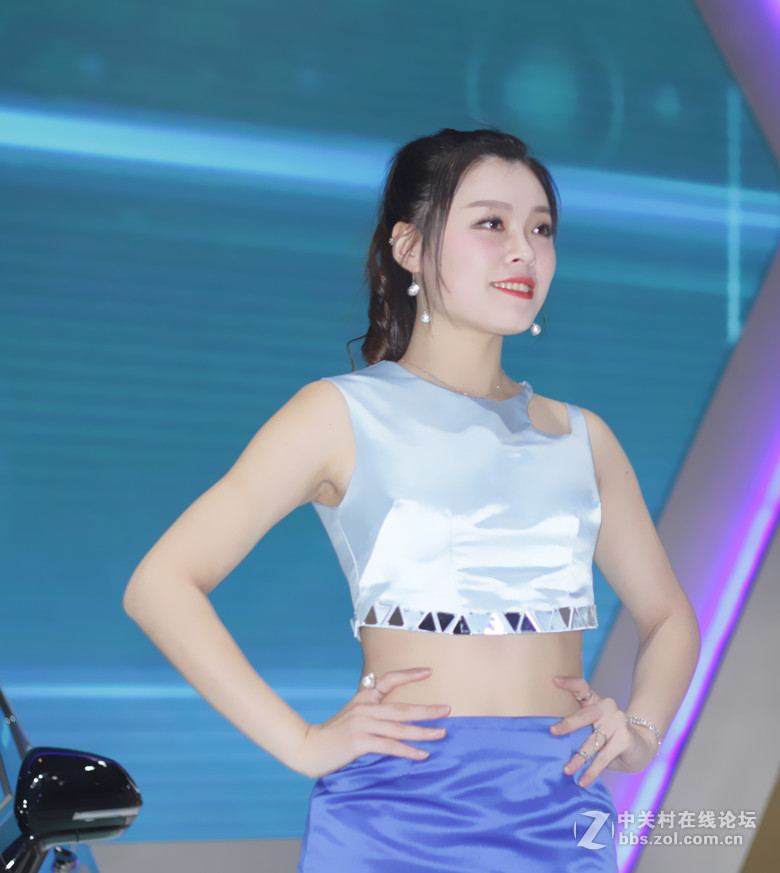 潍坊2017车展美女如云。本人水平有限请海涵。最后一组上片完毕。