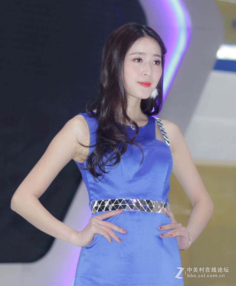 潍坊2017车展美女如云。本人水平有限请海涵。最后一组上片完毕。