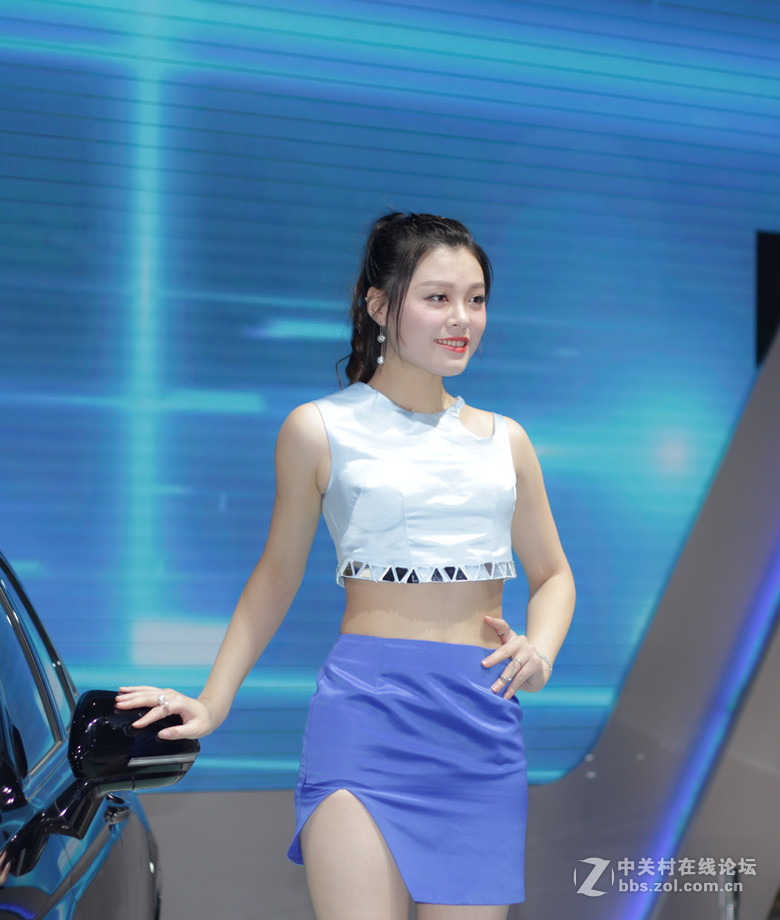 潍坊2017车展美女如云。本人水平有限请海涵。最后一组上片完毕。
