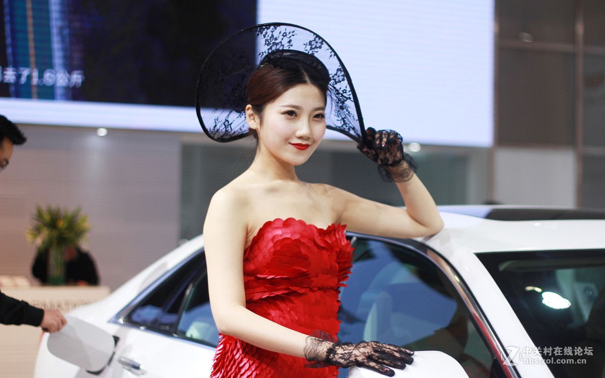 潍坊2017车展美女如云。本人水平有限请海涵。最后一组上片完毕。