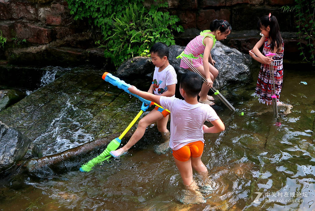 《献给孩子们（2）---水仗》
