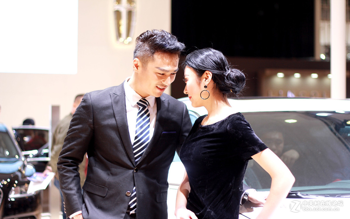 潍坊2017车展美女如云。本人水平有限请海涵。最后一组上片完毕。