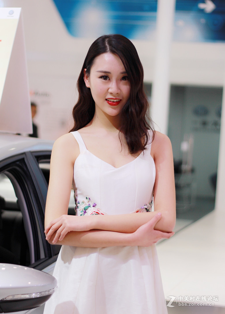 潍坊2017车展美女如云。本人水平有限请海涵。最后一组上片完毕。