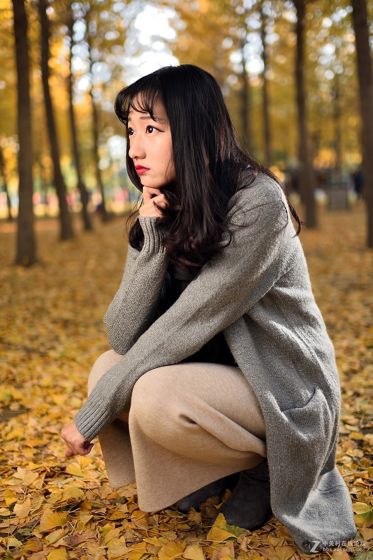 尼康35 1.4g银杏林美女人像