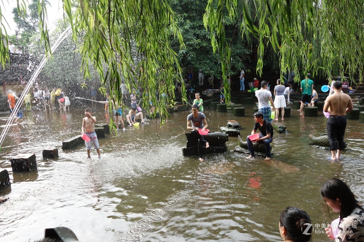 成都黄龙溪——打水杖