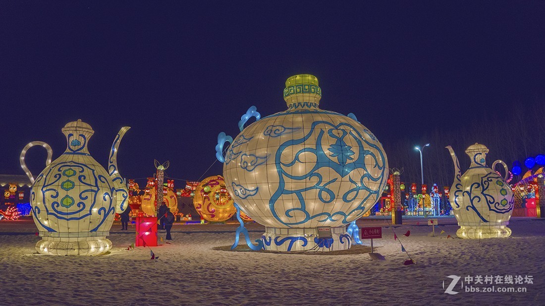 丰衣足食赏花灯