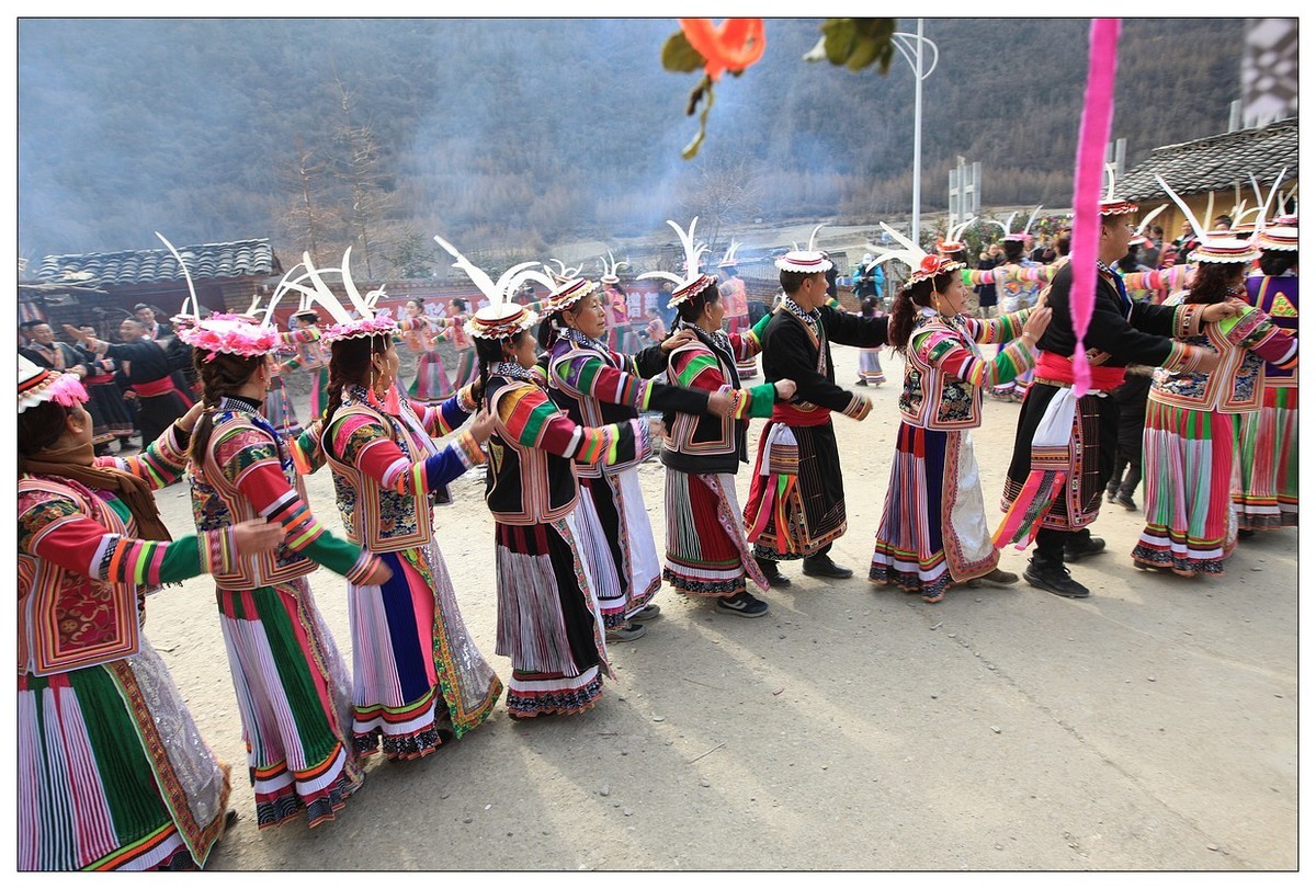人文纪实四川平武白马藏族过年跳曹盖八