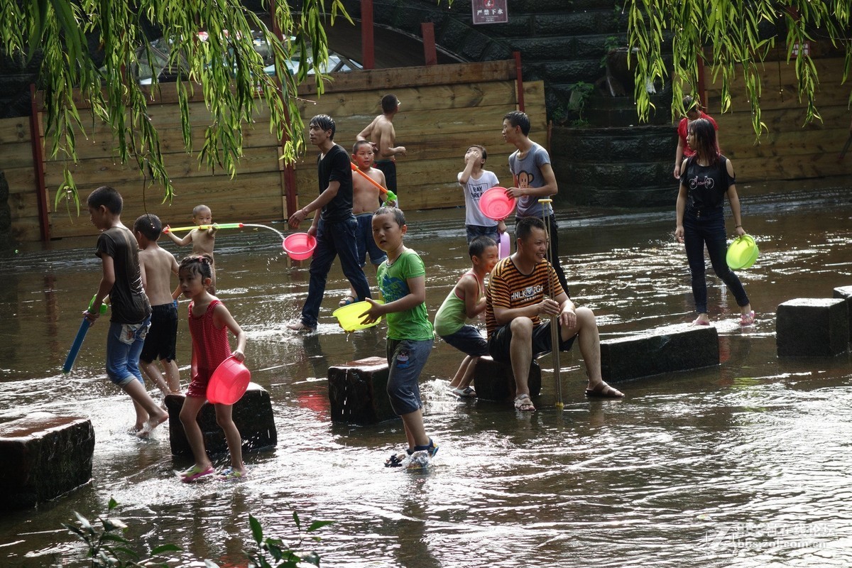 成都黄龙溪——打水杖