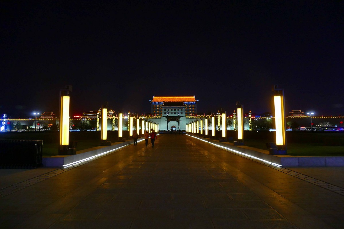 发几个续航测试，自动对焦测试和几张西安夜景