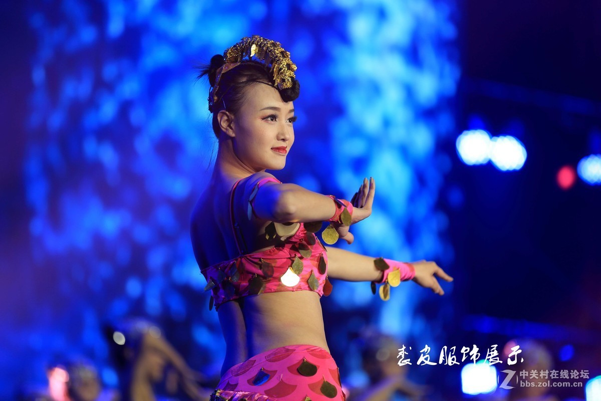 裘皮服装展示会掠图