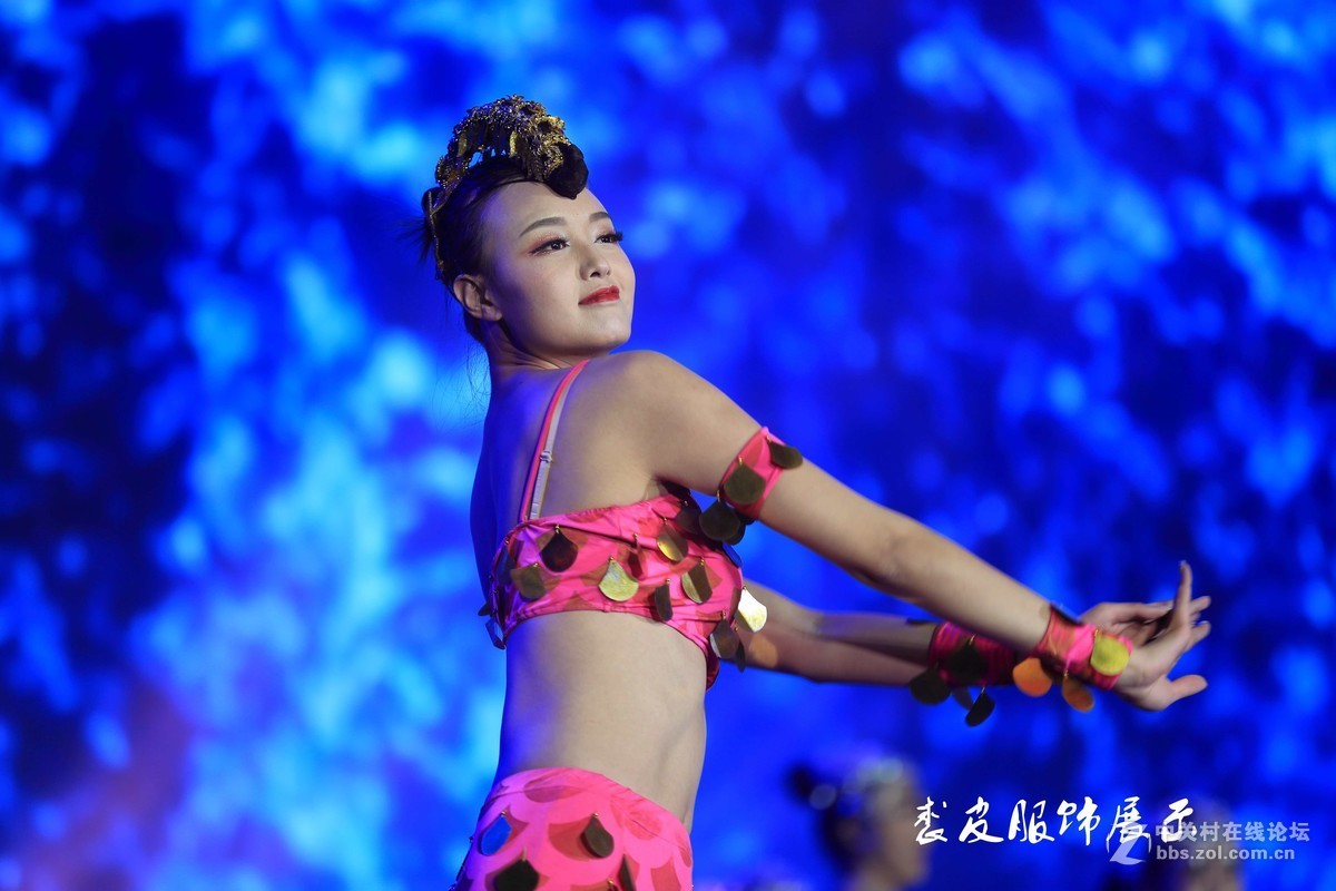 裘皮服装展示会掠图